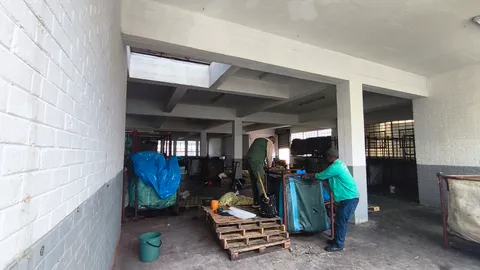 Industrial-warehouse-To-Let-in-Benrose  (6)